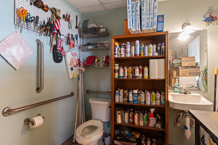 More Photos Of 13885 Hedgewood Dr, Woodbridge Office Residential For Sale
