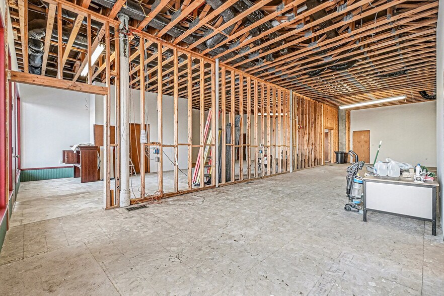 More Photos Of 418 E Coolbaugh St, Red Oak Storefront Retail Residential For Sale