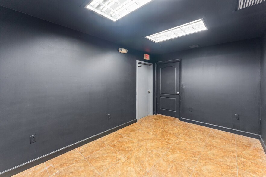 More Photos Of 13816 SW 142nd Ave, Miami Warehouse For Sale