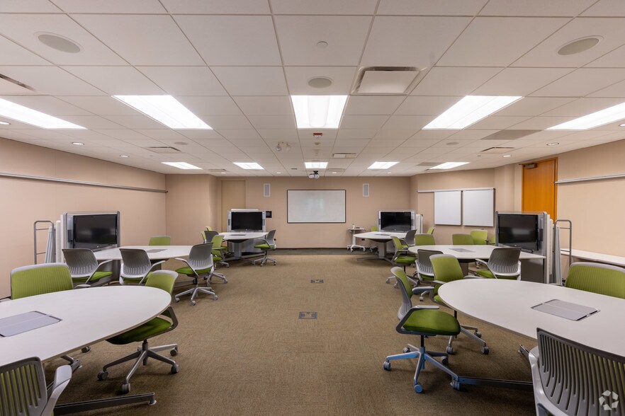 More Photos Of 2715 Jorie Blvd, Oak Brook Office For Sale