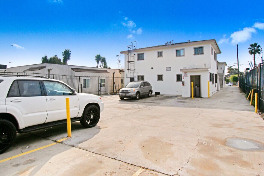 More Photos Of 811 W 97th St, Los Angeles Apartments For Sale