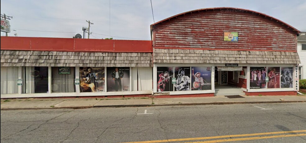 More Photos Of 920 S Chapman St, Greensboro Storefront For Lease