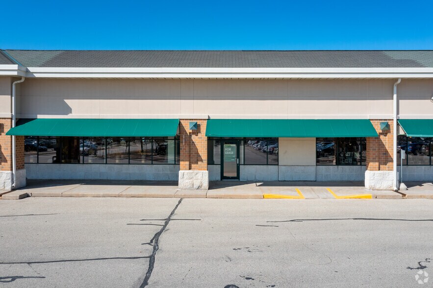 More Photos Of 2205 N Calhoun Rd, Brookfield Unknown For Lease