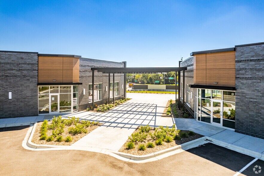 More Photos Of 855 Vikings Parkway, Eagan Restaurant For Lease