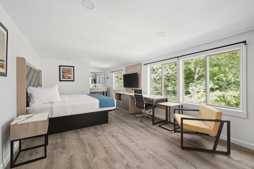 More Photos Of 337 Commercial St, Rockport Hotel For Sale