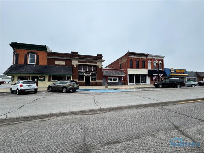 More Photos Of 123 N Michigan Ave, Edgerton Storefront Retail Office For Sale