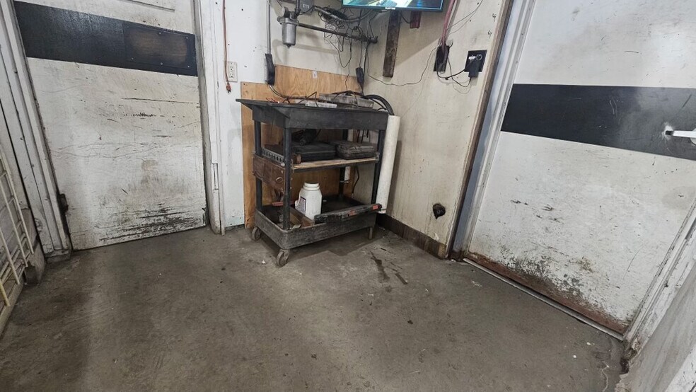 More Photos Of 5110 Brookpark Rd, Cleveland Auto Repair For Sale