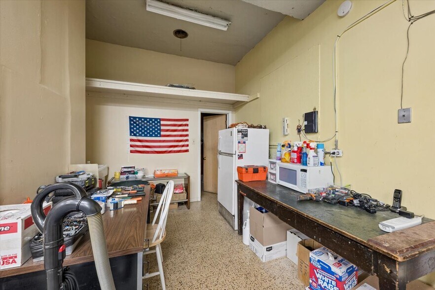 More Photos Of 7045 W North Ave, Oak Park Storefront For Sale