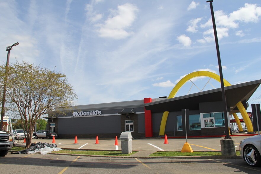 More Photos Of 111-443 MacArthur Dr, Alexandria Unknown For Lease