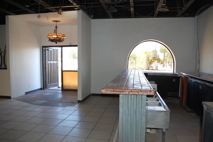 More Photos Of 6739 East Avalon Drive, Scottsdale Restaurant For Lease