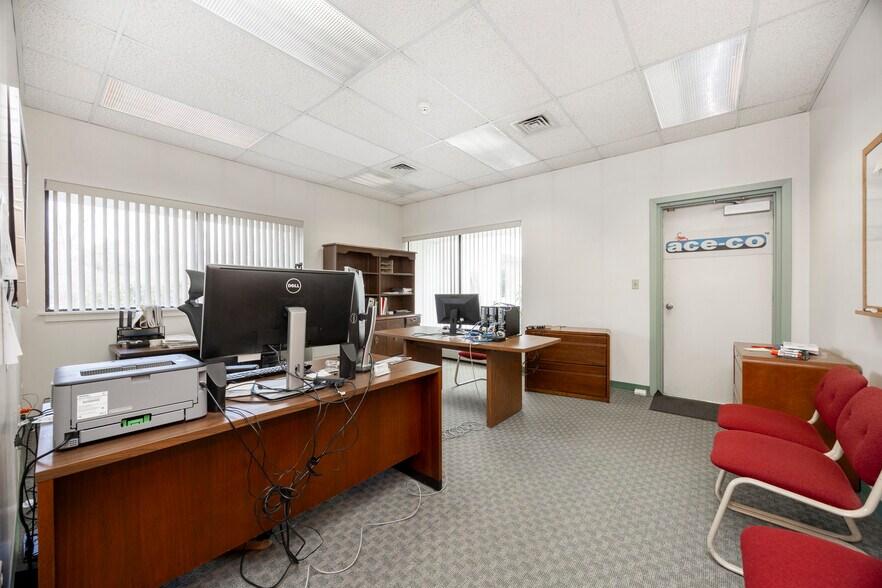 More Photos Of 220 Stahl Rd, Harleysville Research And Development For Sale