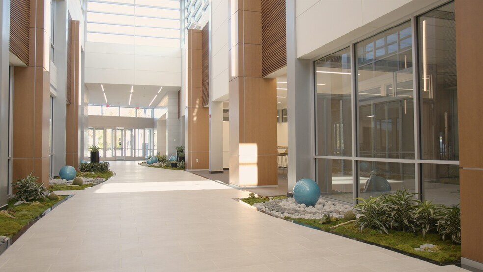 More Photos Of 1750 Forest Dr, Annapolis Medical For Lease