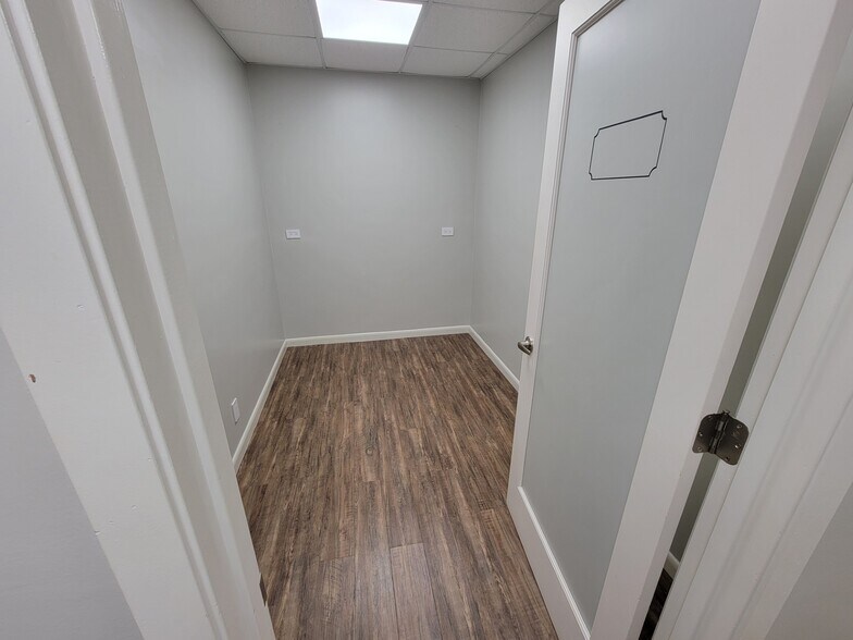 More Photos Of 4910 Willowbend Blvd, Houston Office Residential For Lease