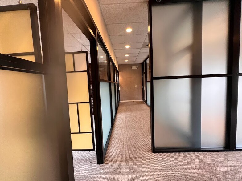 More Photos Of 211 W Matthews St, Matthews Office For Sale