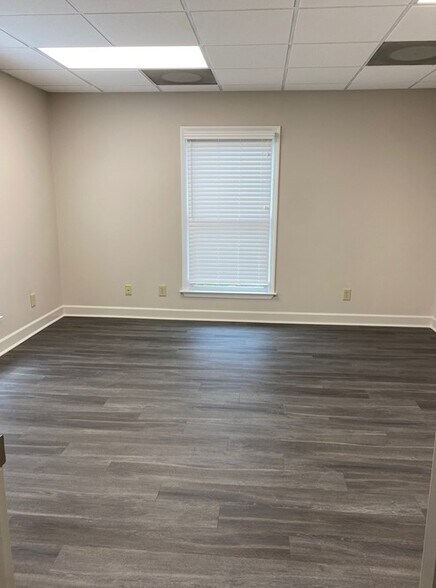 More Photos Of 708 Holcomb Bridge Rd, Norcross Office For Sale
