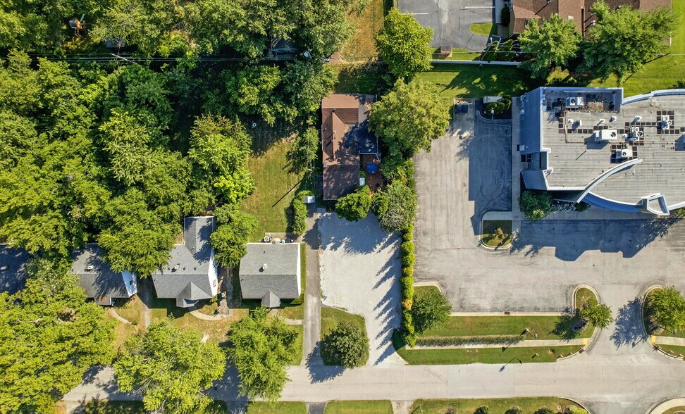 More Photos Of 409 Marquette Dr, Louisville Office For Sale