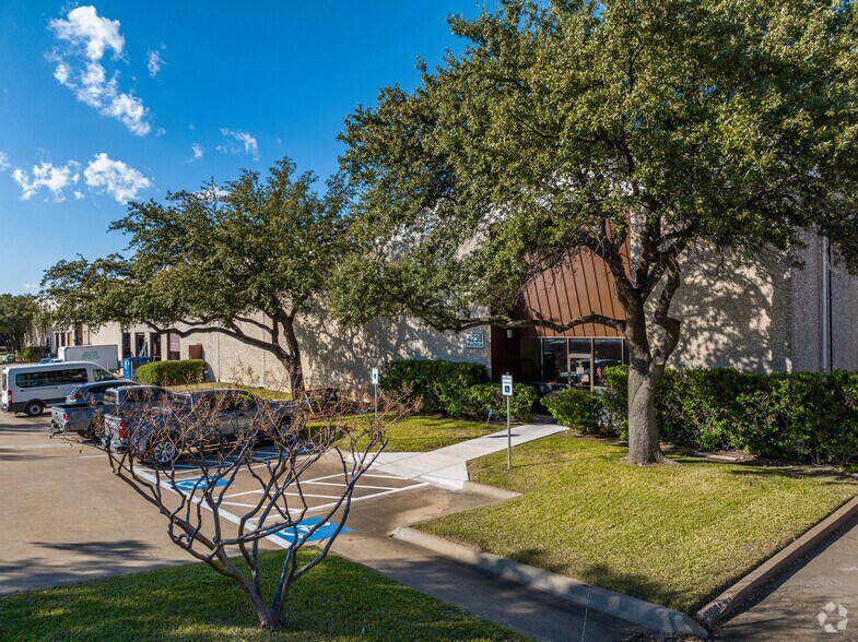 More Photos Of 4215 McEwen Rd, Dallas Distribution For Lease