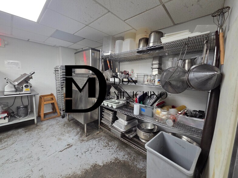 More Photos Of 85 Main St, Poughkeepsie Bar For Sale