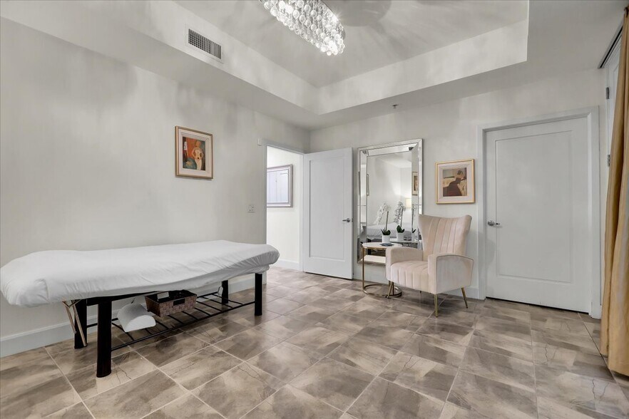 More Photos Of 300 E 4th St, Long Beach Apartments For Sale