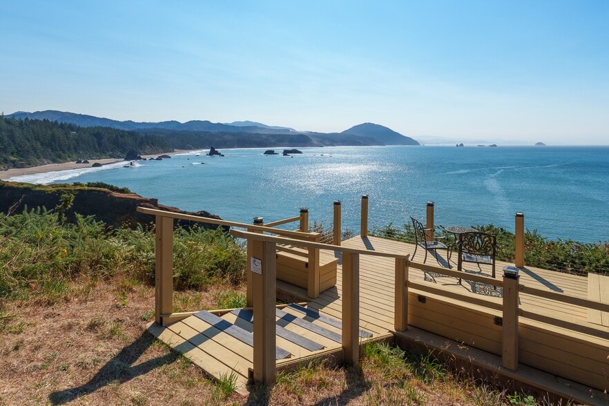 More Photos Of 409 Jackson St, Port Orford Specialty For Sale
