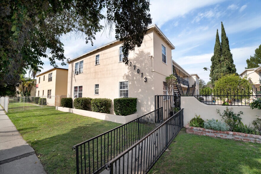 More Photos Of 17007-17013 Vanowen St, Van Nuys Apartments For Sale