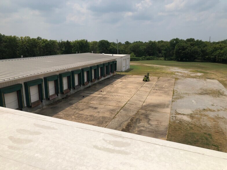 More Photos Of 398 Vinita Allen Rd, Atoka Warehouse For Lease