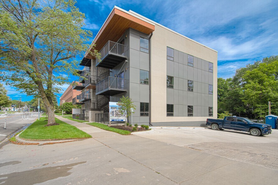 More Photos Of 200 W Gregory Blvd, Kansas City Apartments For Sale