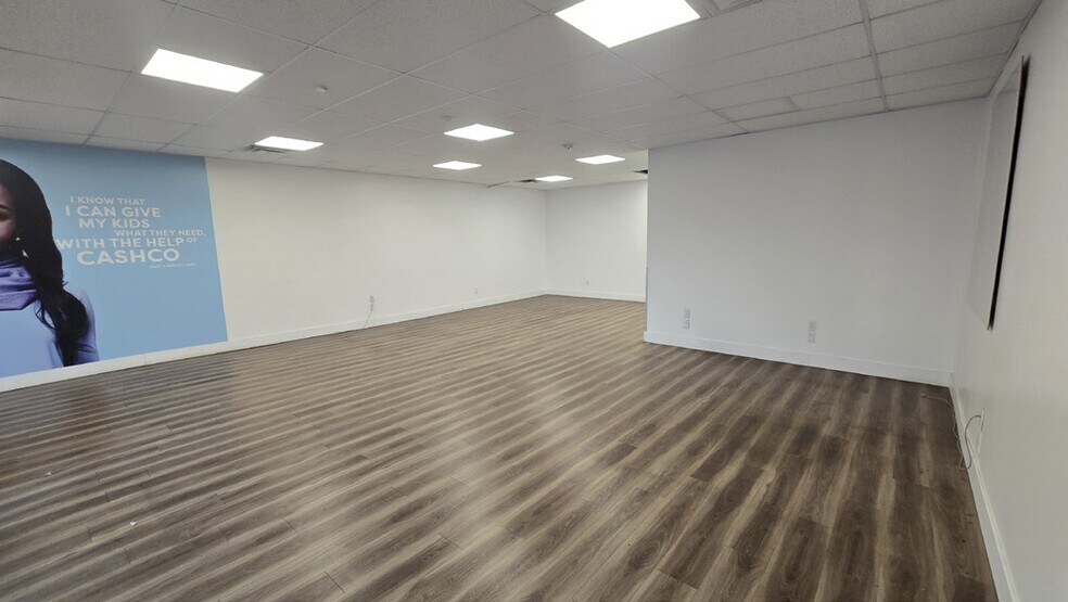 More Photos Of 864 Victoria Av E, Regina General Retail For Sale