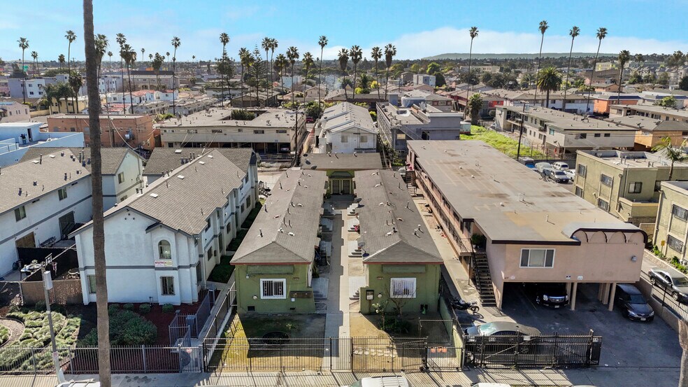 More Photos Of 606 W 81st St, Los Angeles Apartments For Sale