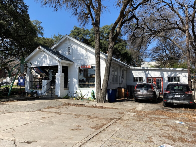 More Photos Of 2058 S Lamar Blvd, Austin Freestanding For Lease