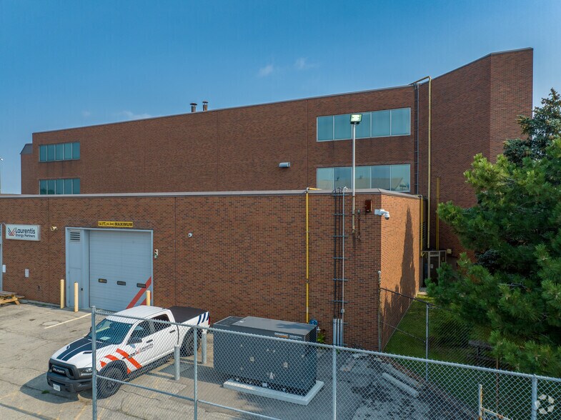 More Photos Of 44 Frid St, Hamilton Showroom For Lease