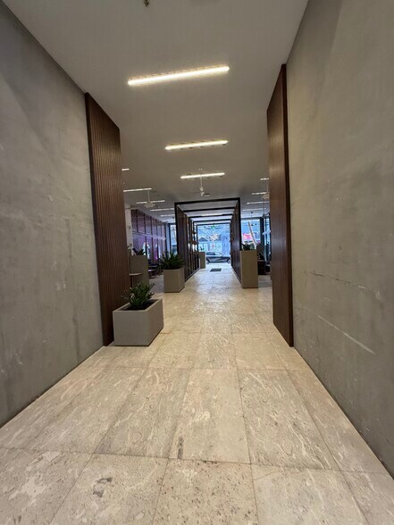 More Photos Of 218 NW 24th St, Miami Office Residential For Lease