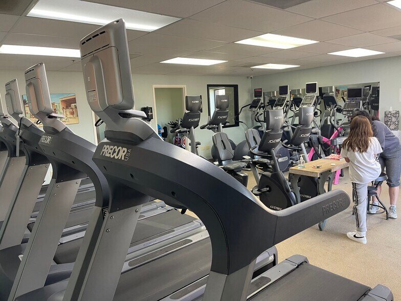 More Photos Of 115 Highway 641 S, Camden Office For Lease