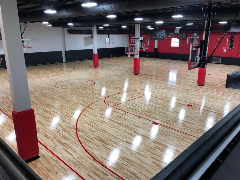 More Photos Of 140 Long Rd, Chesterfield Flex For Lease