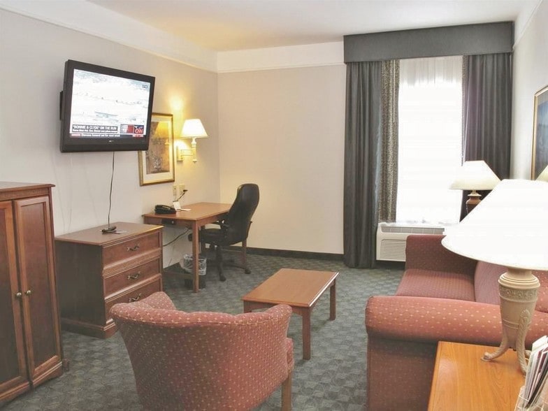 More Photos Of 415 Fm 1960 Rd E, Houston Hotel For Sale