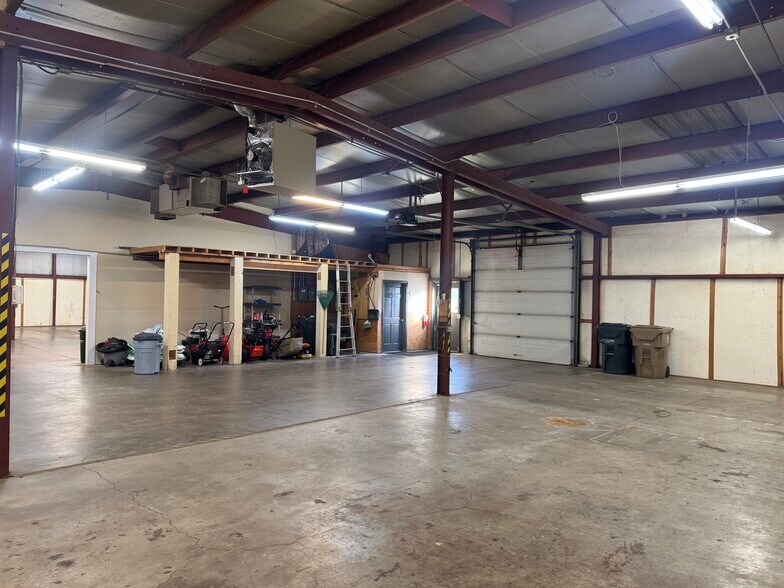 More Photos Of 2610 Seiferth Rd, Madison Warehouse For Sale