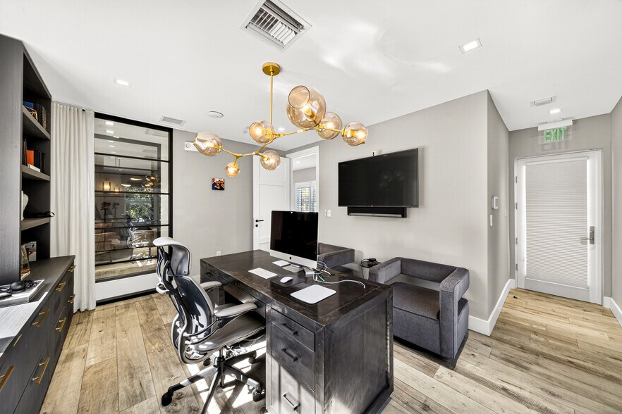 More Photos Of 5801 Biscayne Blvd, Miami Office For Lease