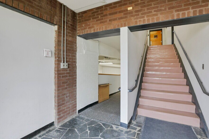 More Photos Of 300 E Auburn Ave, Springfield Office For Sale