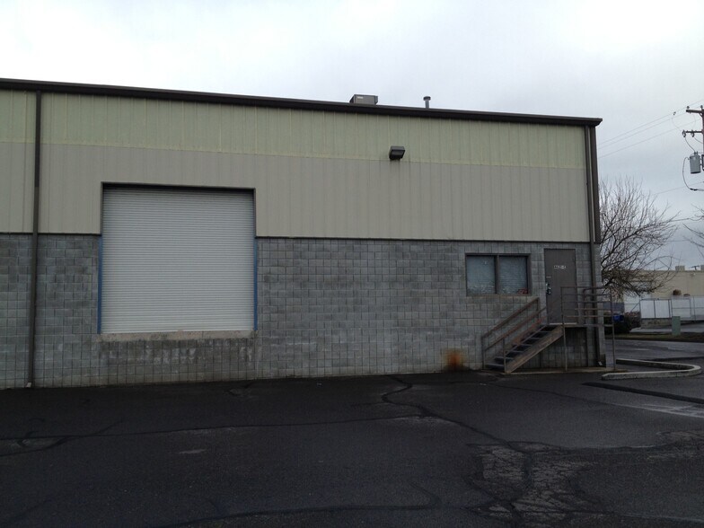 More Photos Of 4621 Grumman Dr, Medford Warehouse For Lease