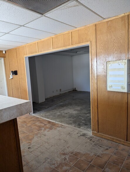 More Photos Of 266 Horizon Blvd, Socorro Warehouse For Lease