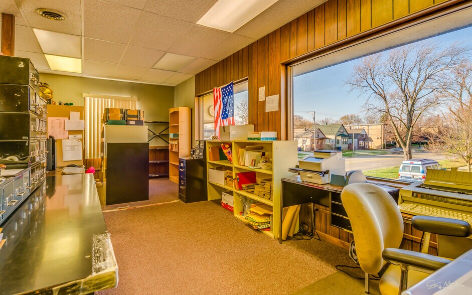 More Photos Of 9757 S Kedzie Ave, Evergreen Park Office For Sale