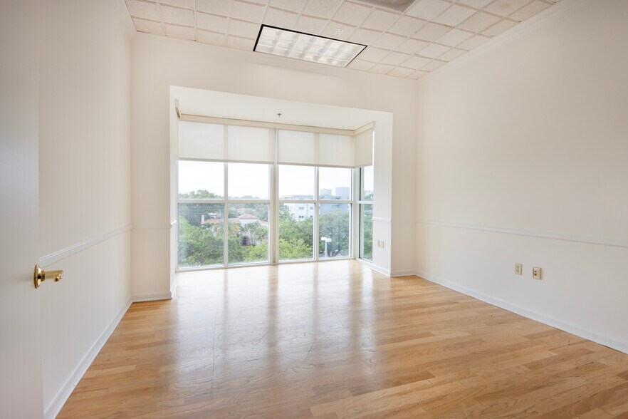 More Photos Of 888 E Las Olas Blvd, Fort Lauderdale Office For Lease