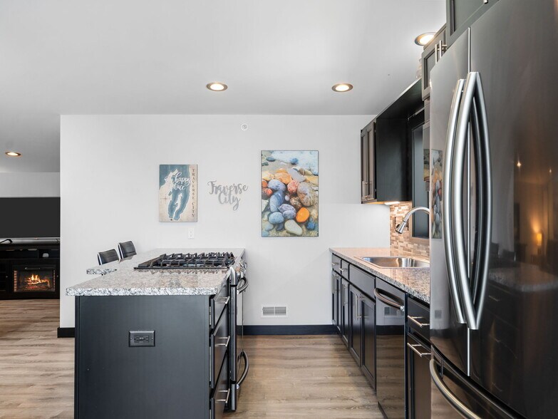 More Photos Of 1323 Cass St, Traverse City Flex For Sale