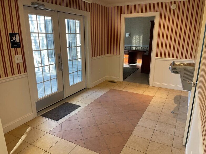 More Photos Of 1175 E Main St, Mount Joy Flex For Lease