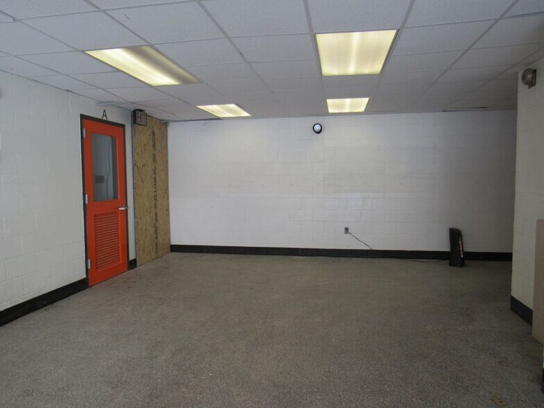 More Photos Of 201 Hoovertown Rd, Penfield Flex For Sale