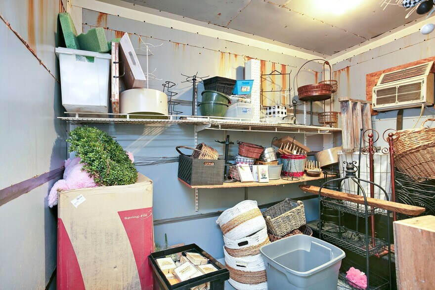 More Photos Of 537 E Main St, Lebanon Freestanding For Sale