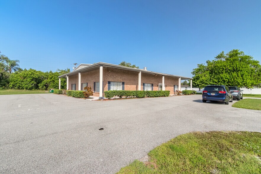 More Photos Of 1036 Derbyshire Rd, Daytona Beach Office For Sale