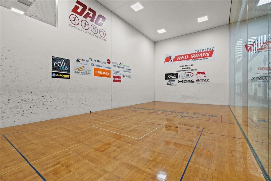 More Photos Of 2140 Fairway Dr, Davison Sports And Entertainment For Sale
