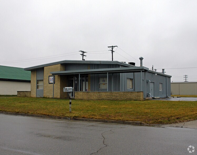 Primary Photo Of 60 Commerce Park Dr, Dayton Flex For Sale