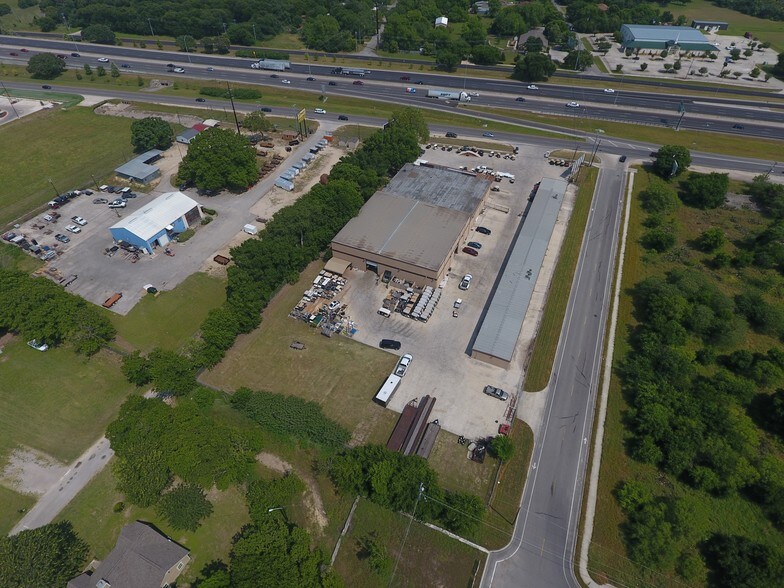 More Photos Of 1971 N I-35, San Marcos Warehouse For Lease